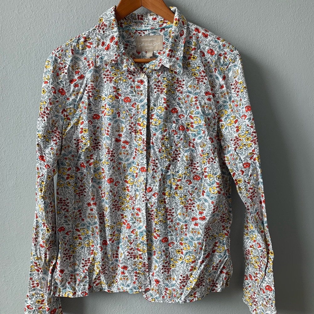 ✨ Banana Republic Special Edition Blouse